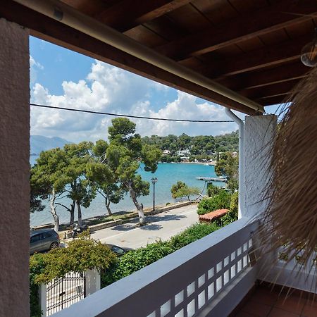 Seaview Apartment - Poros Relaxing Beachfront Flat Poros Town Exterior photo