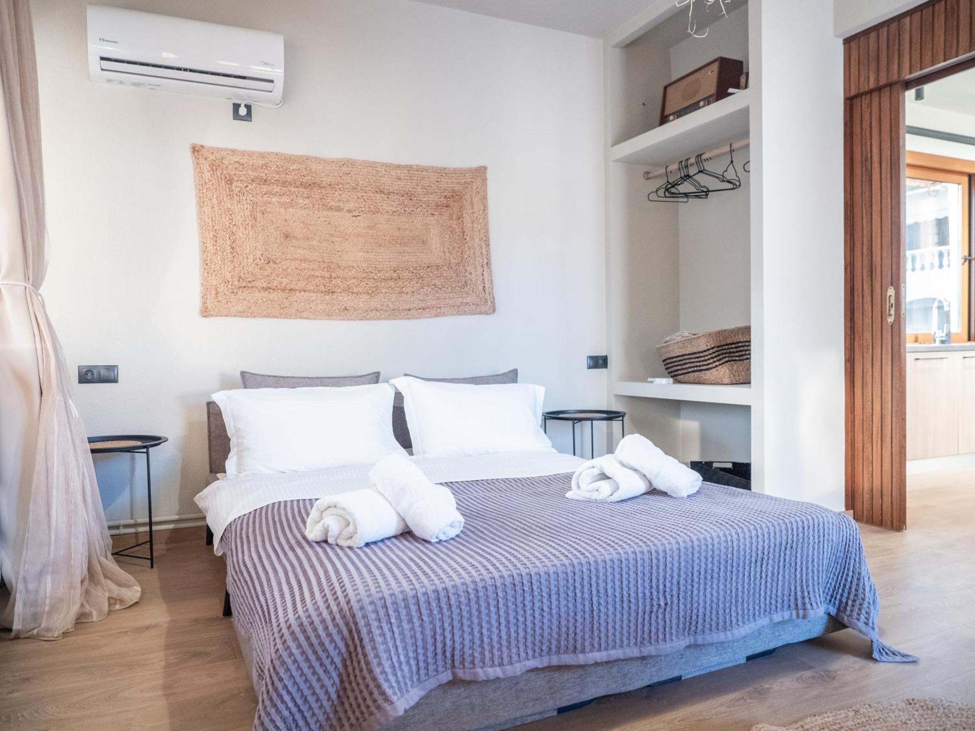 Seaview Apartment - Poros Relaxing Beachfront Flat Poros Town Exterior photo