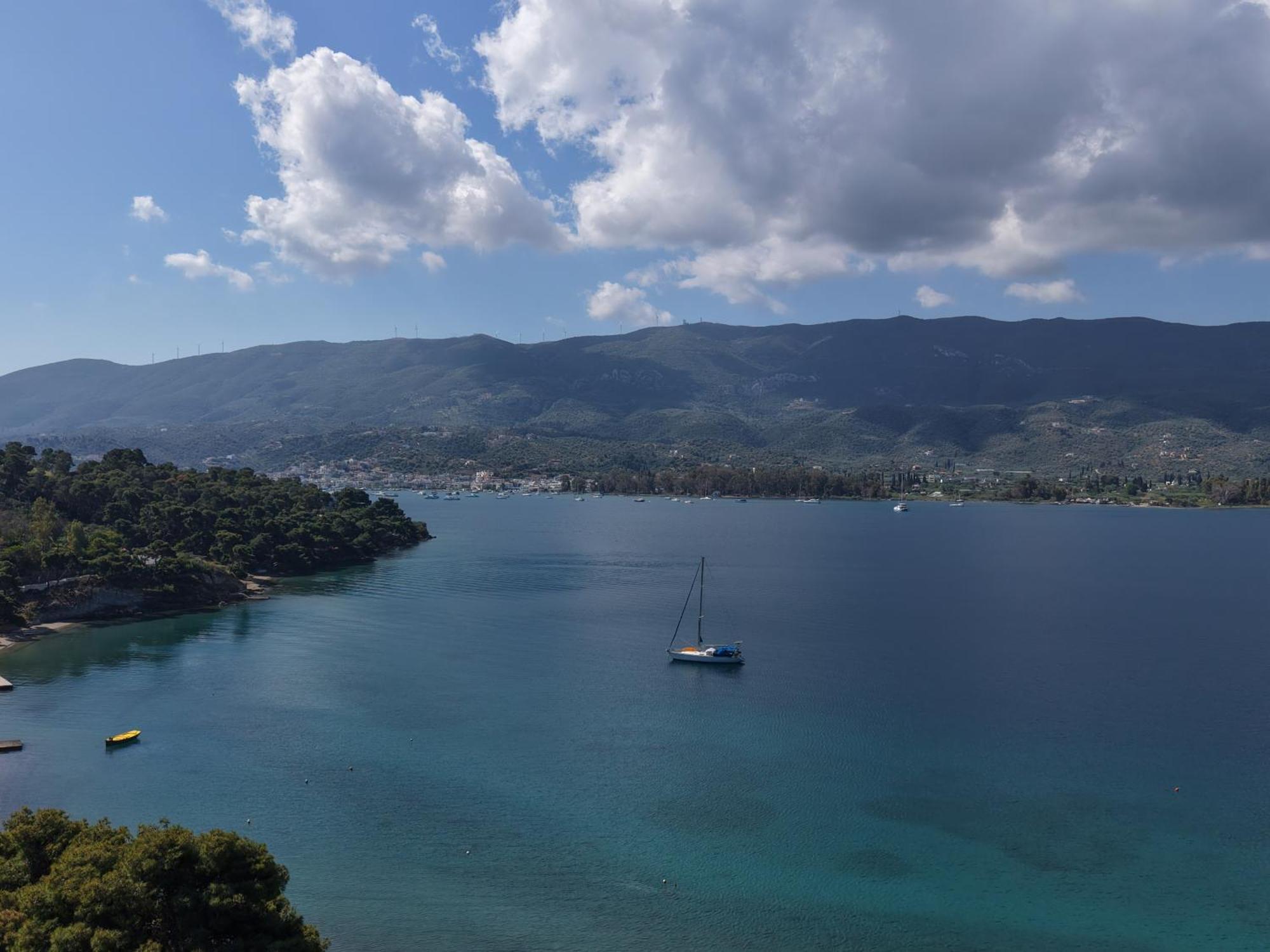 Seaview Apartment - Poros Relaxing Beachfront Flat Poros Town Exterior photo