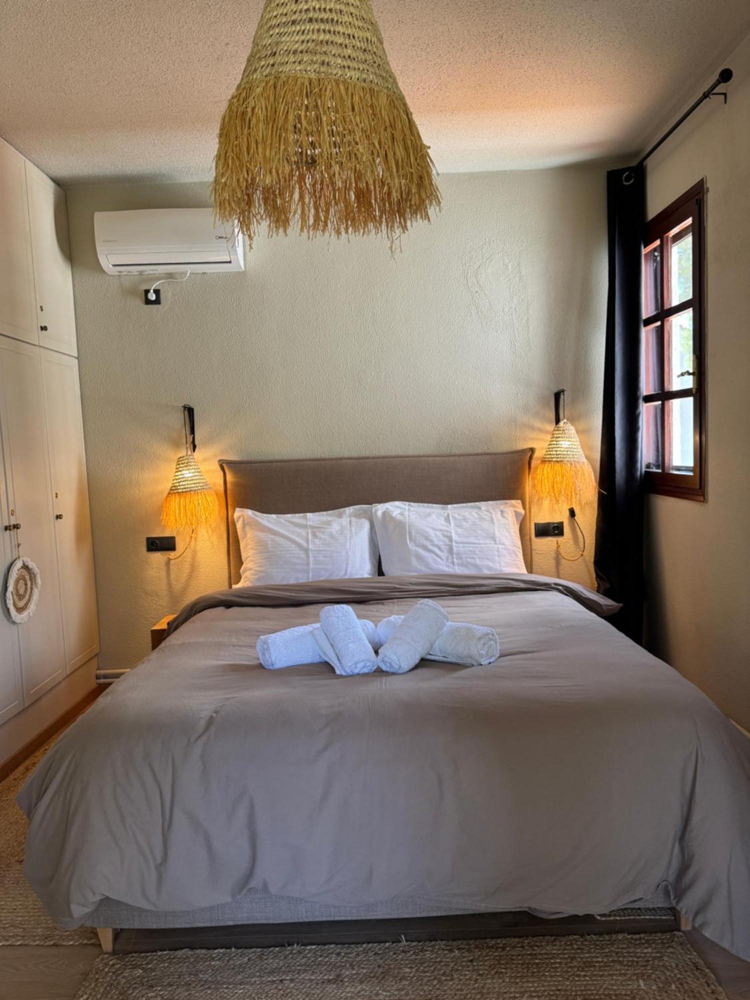 Seaview Apartment - Poros Relaxing Beachfront Flat Poros Town Exterior photo