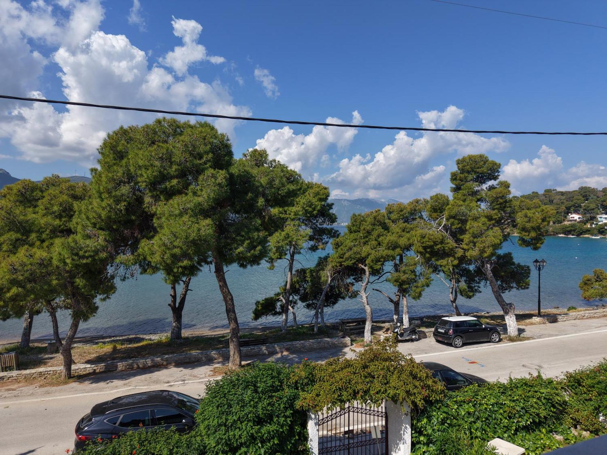 Seaview Apartment - Poros Relaxing Beachfront Flat Poros Town Exterior photo